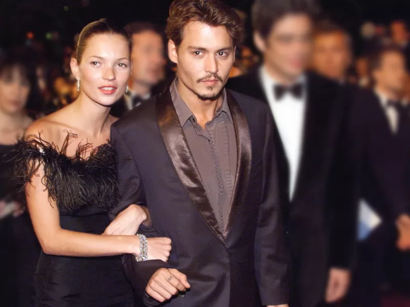Kate Moss difende Johnny Depp e smentisce Amber Heard: “Non mi ha mai spinto per le scale”