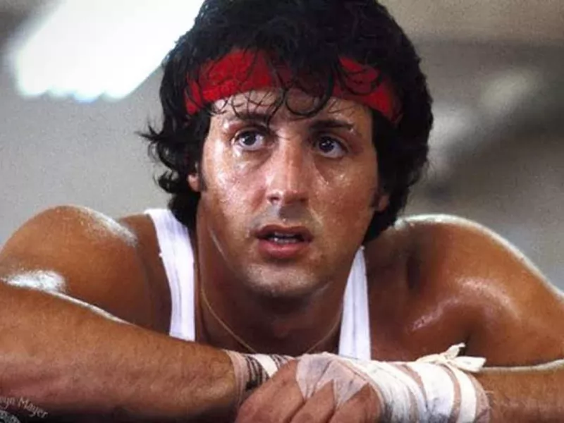Sylvester Stallone celebra i 40 anni di Rocky 3: “Non smettete mai di dare pugni!”
