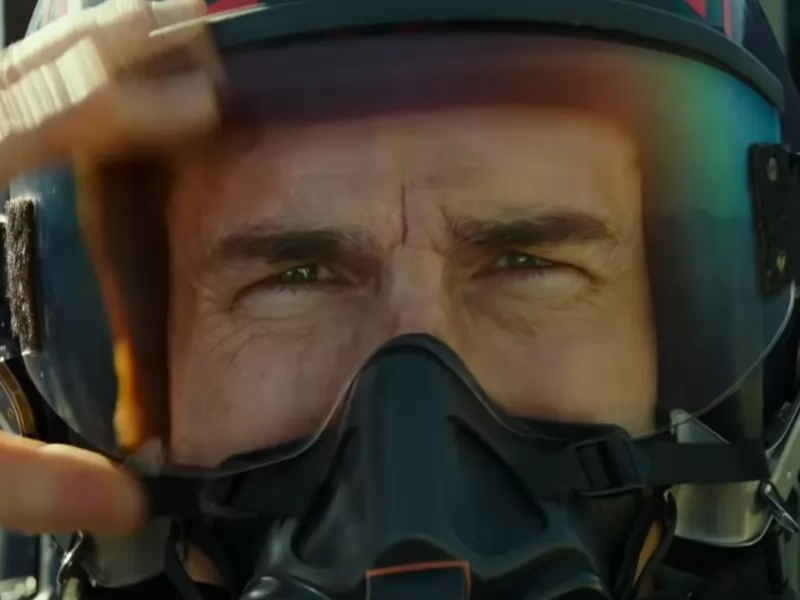 Top Gun Maverick supera Doctor Strange in Italia: Tom Cruise vince il weekend in anteprima