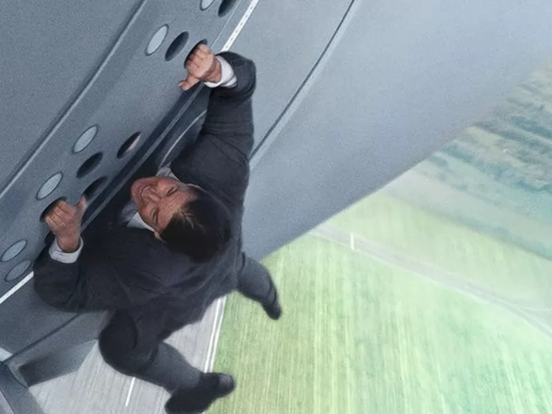 Mission Impossible 7, la foto di Tom Cruise: spaventoso stunt dall’aereo, ma ancora peggio