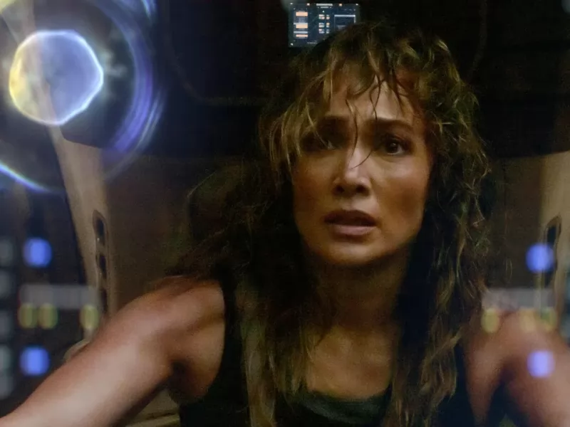 Atlas, l’IA vuole distruggere l’umanità nel trailer del film Netflix con Jennifer Lopez
