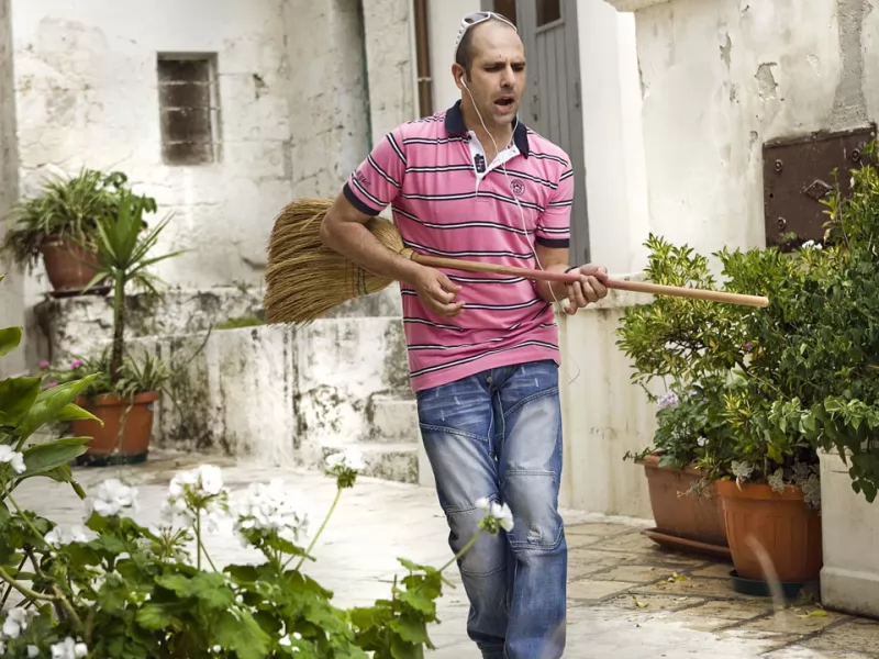 Cado dalle Nubi è la vera storia di Checco Zalone? Ci sono tante somiglianze!