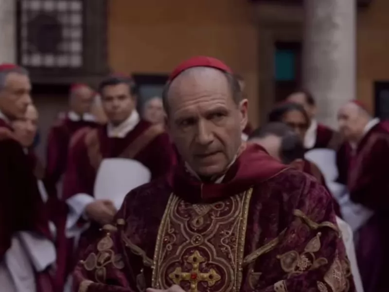 Conclave, spiegazione del finale del film del momento con Ralph Fiennes