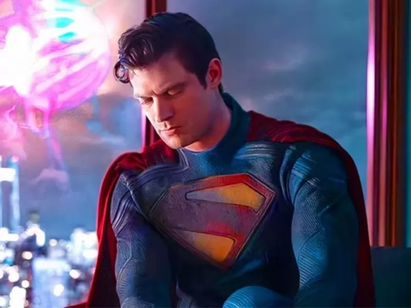 DCU, Warner Bros esalta James Gunn: “Piano di 10 anni per rilanciare il franchise DC”