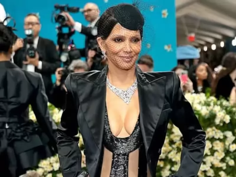 Halle Berry criticatissima dopo il MET Gala: ‘Vergognoso, dov’è la biancheria intima?’