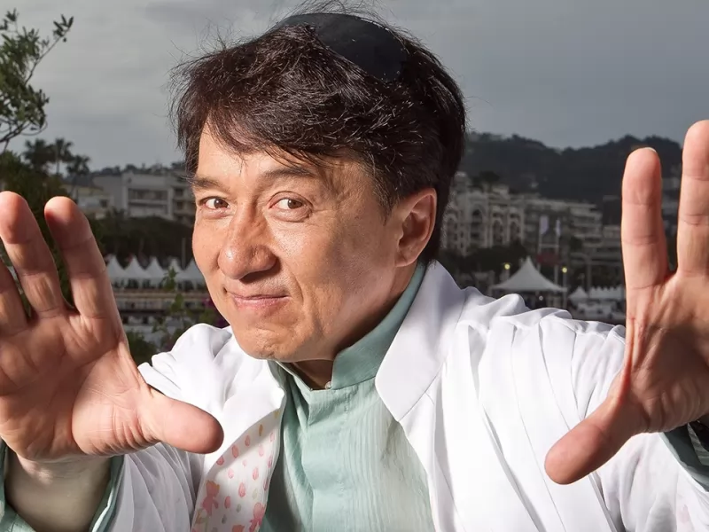Jackie Chan sfida il tempo: ‘Farò sempre i miei stunt e non mi ritirerò mai!’