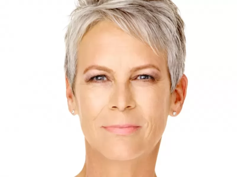 Jamie Lee Curtis svela l’intervento di chirurgia plastica a 25 anni: ‘Non fu un bene”