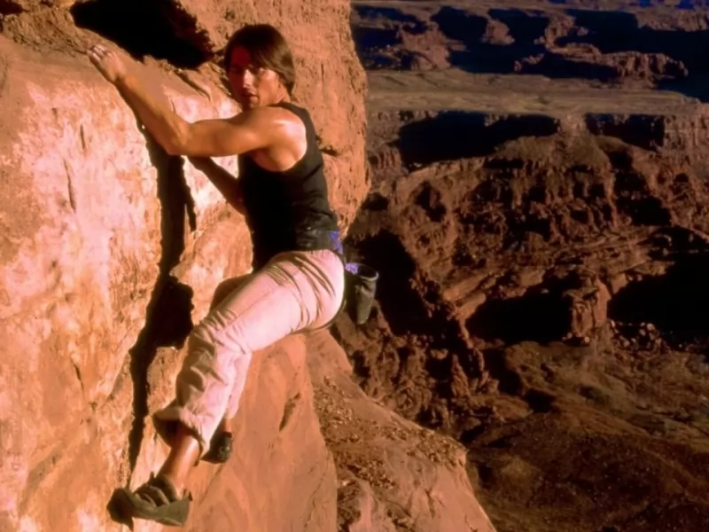 Tom Cruise fece questa scena di Mission Impossible 2 col piede rotto: “Perché lamentarsi?”